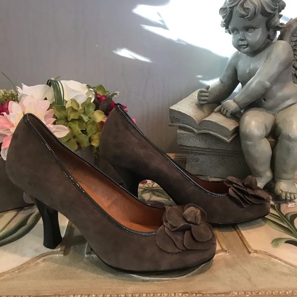 Sofft Suede Leather Pumps Heels Flower Rosette Detail Pin-Up Sz 9W NWOB